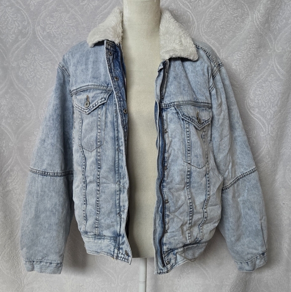 American Eagle faux fur lined warm denim jacket - Picture 3 of 6